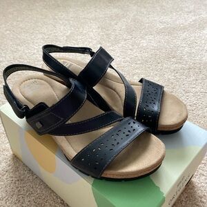 Earth Origins Kendra Khloe black leather sandals